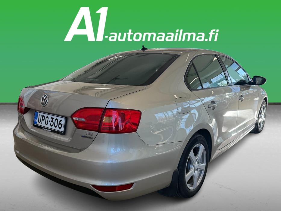 VOLKSWAGEN Jetta 2012