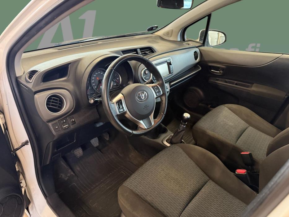 TOYOTA Yaris 2012