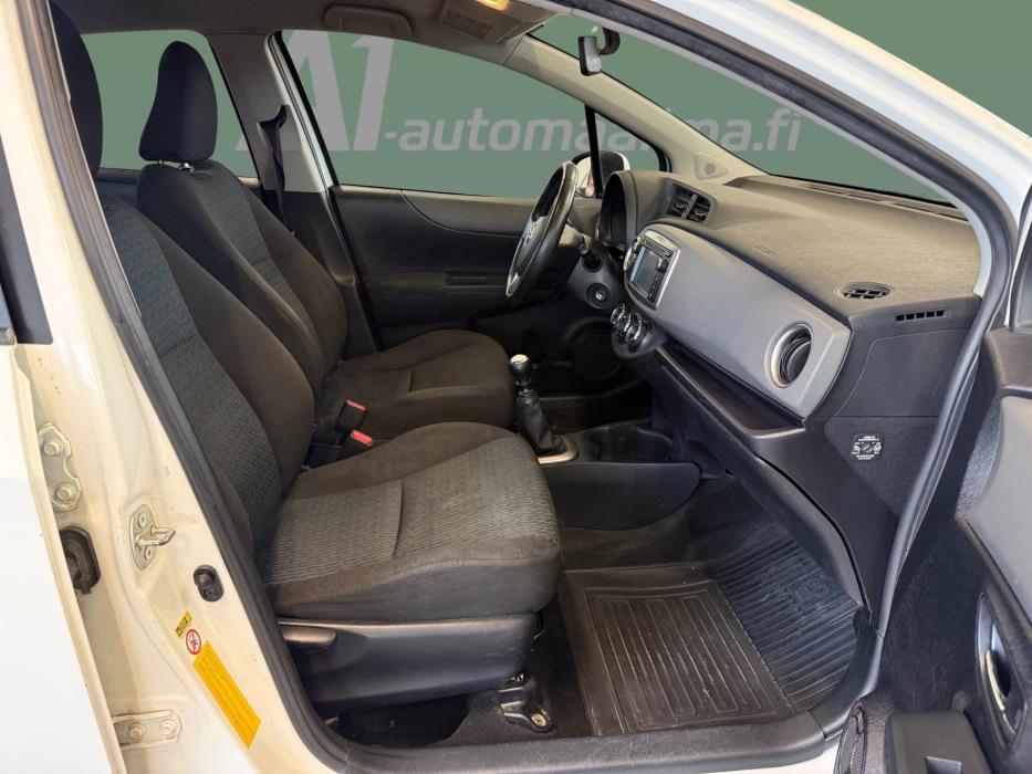 TOYOTA Yaris 2012