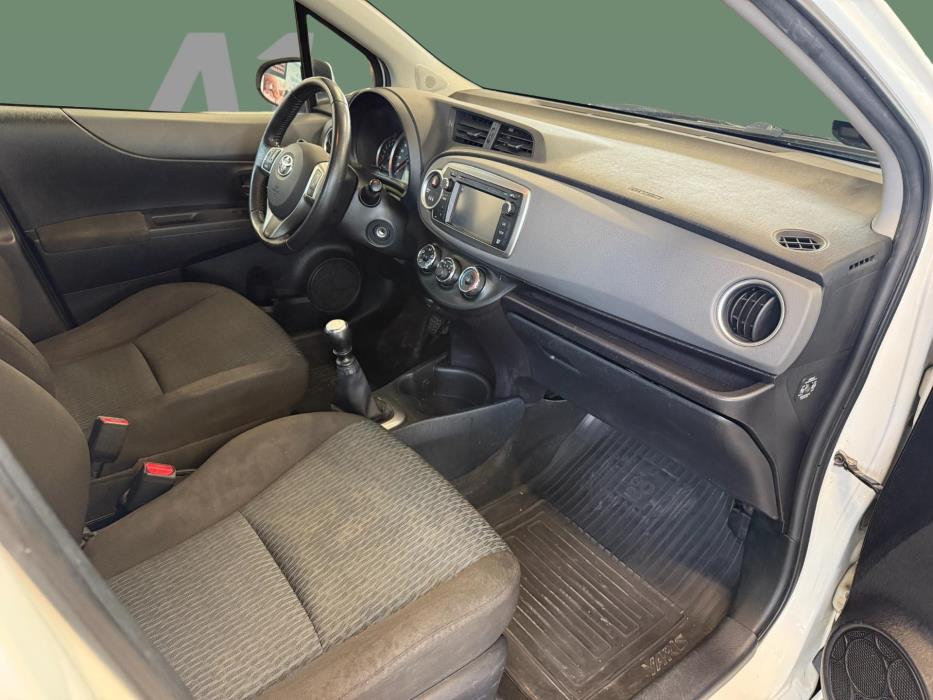 TOYOTA Yaris 2012