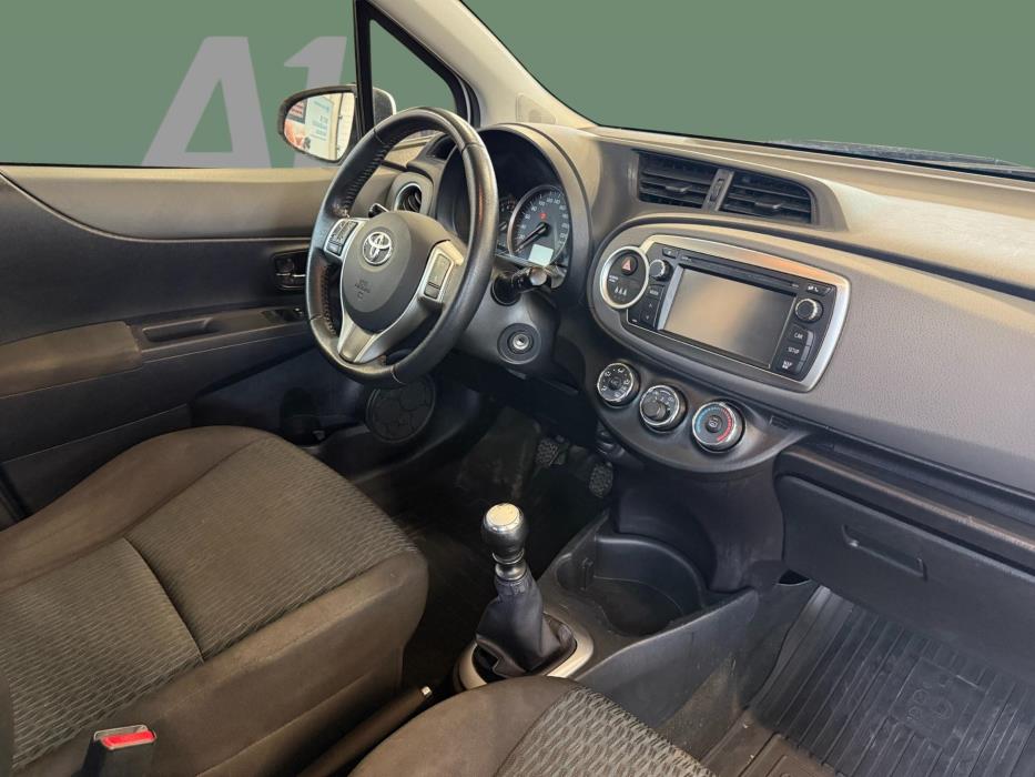 TOYOTA Yaris 2012