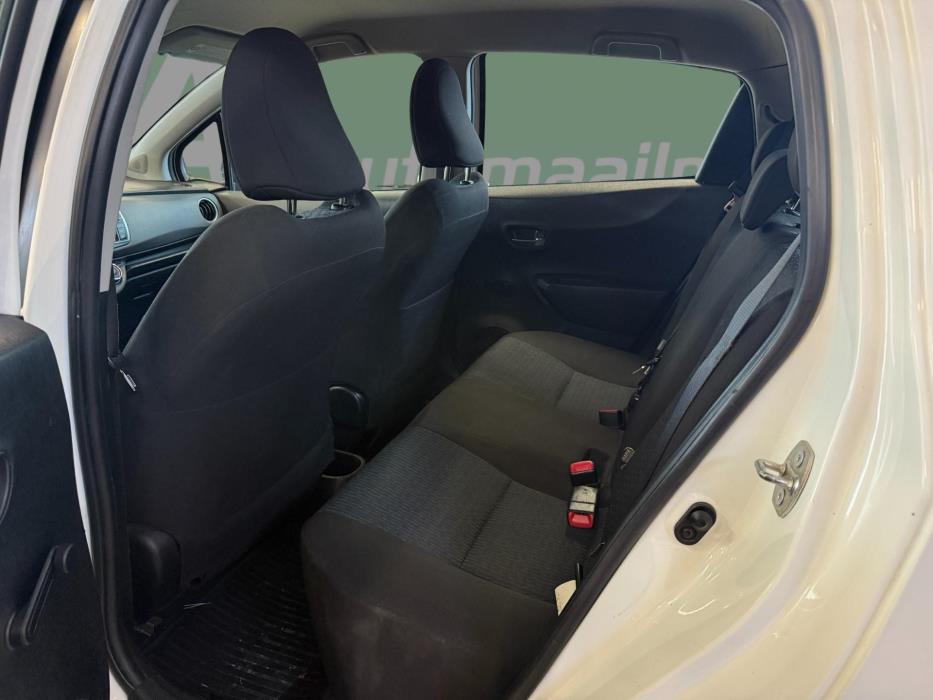 TOYOTA Yaris 2012