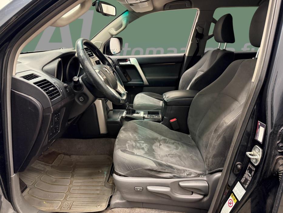 TOYOTA Land Cruiser 2012