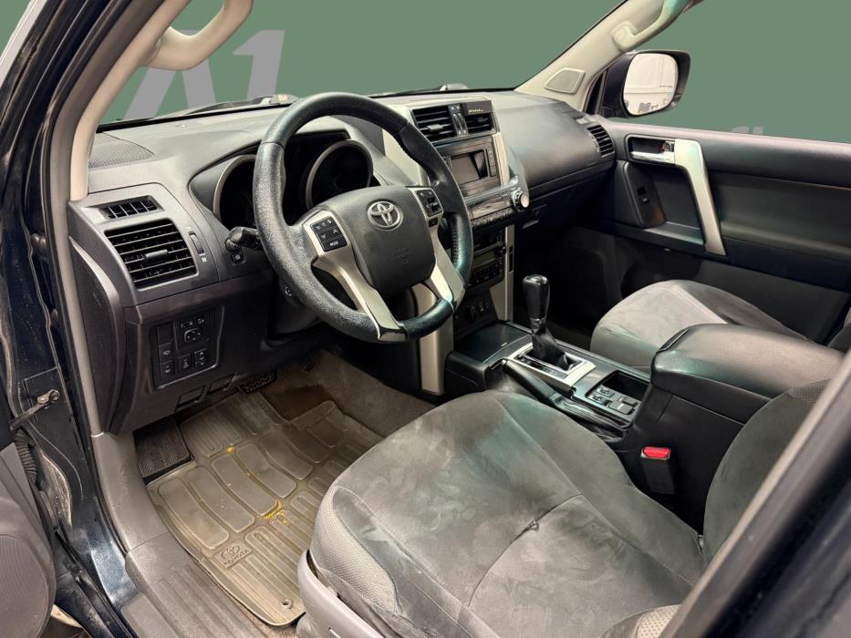 TOYOTA Land Cruiser 2012