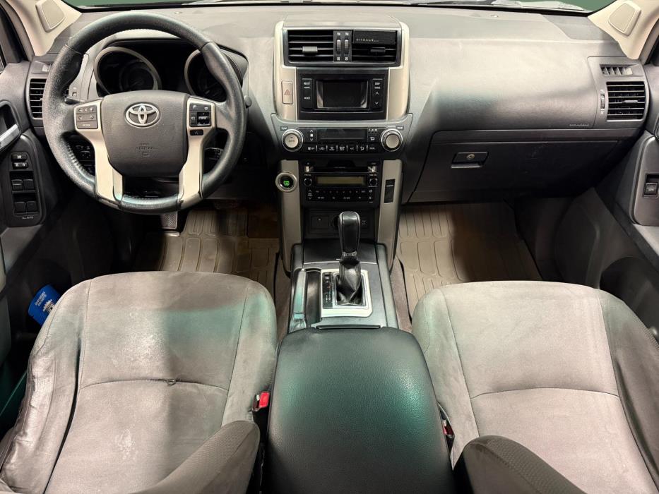 TOYOTA Land Cruiser 2012