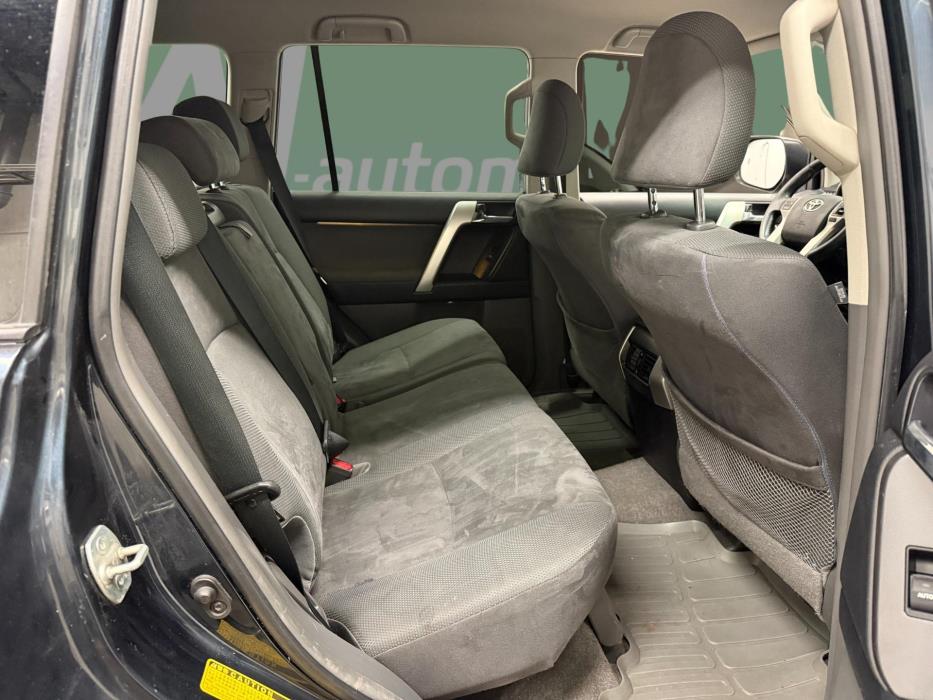 TOYOTA Land Cruiser 2012