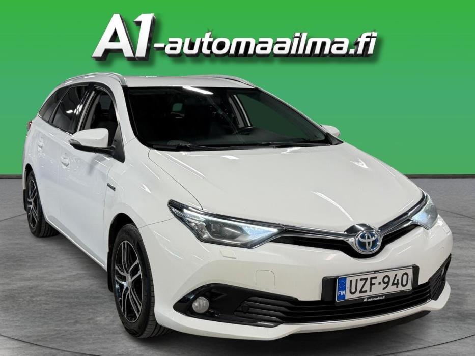 TOYOTA Auris 2015