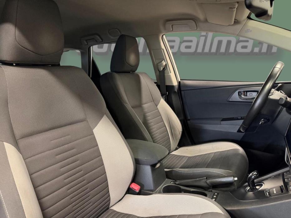 TOYOTA Auris 2015