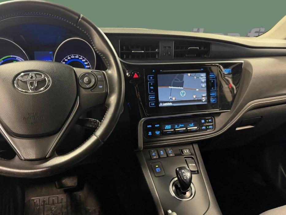TOYOTA Auris 2015