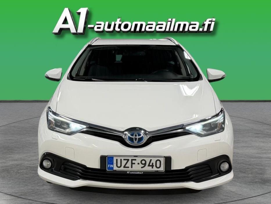 TOYOTA Auris 2015