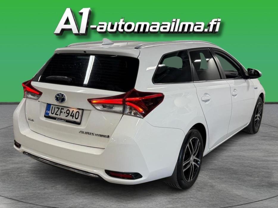 TOYOTA Auris 2015