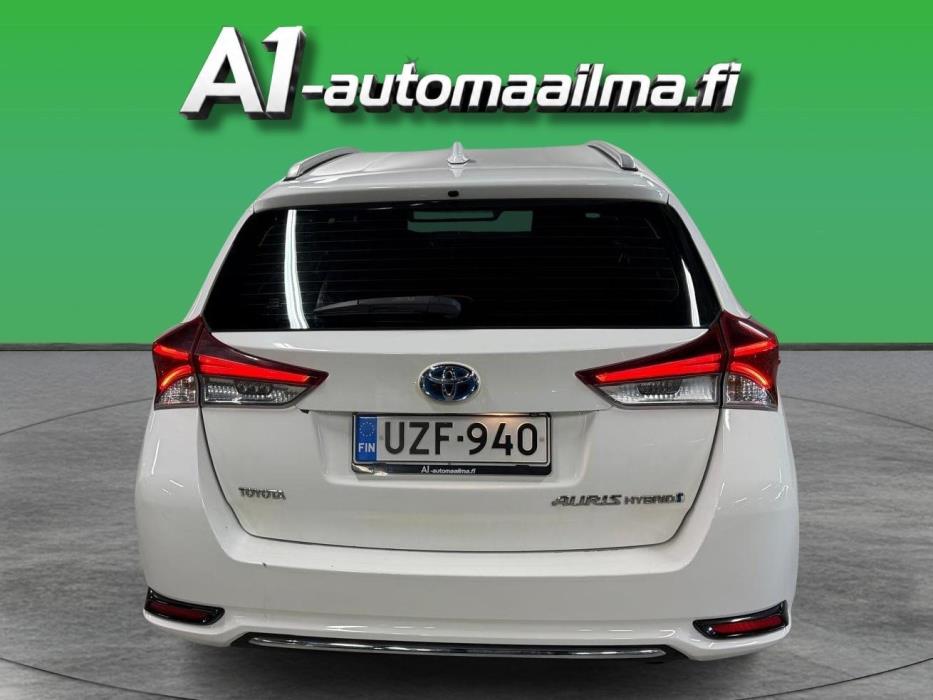 TOYOTA Auris 2015