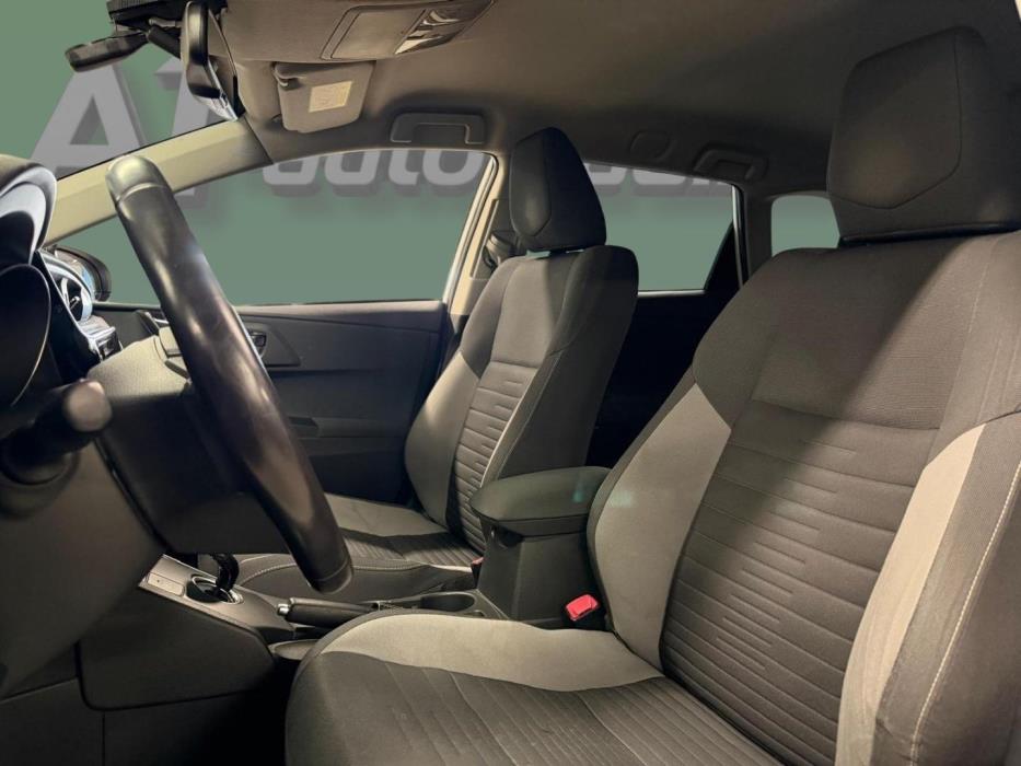 TOYOTA Auris 2015