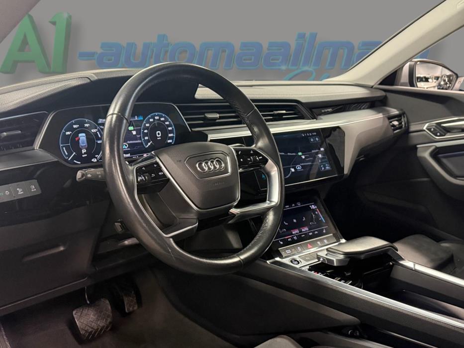 AUDI e-tron 2022