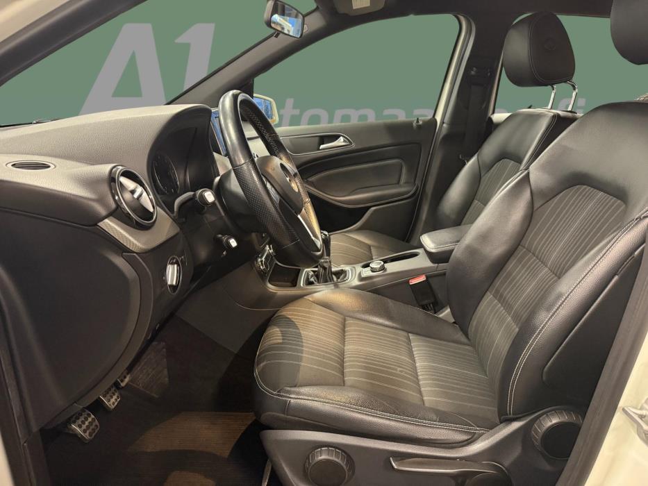 MERCEDES-BENZ B 2011