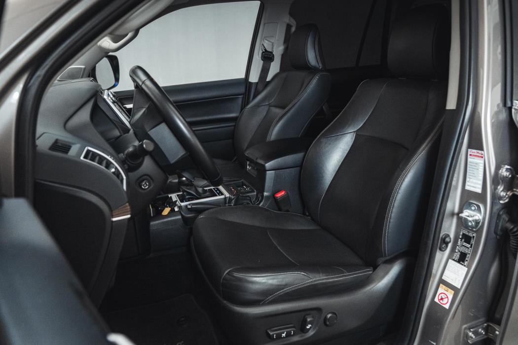 TOYOTA Land Cruiser 2019