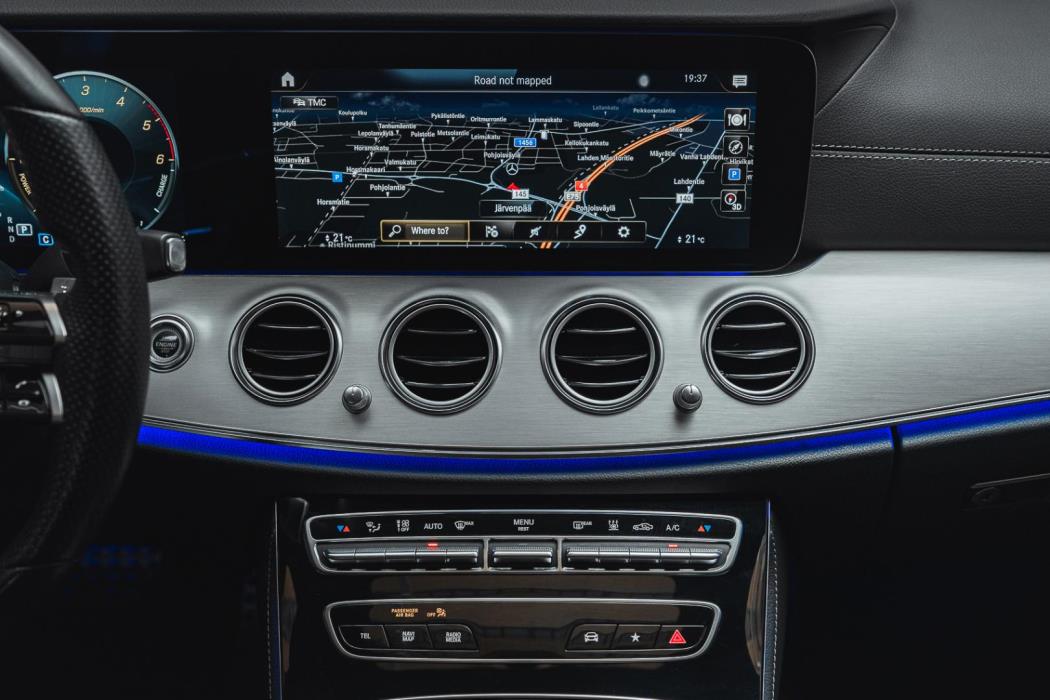 MERCEDES-BENZ E 2021