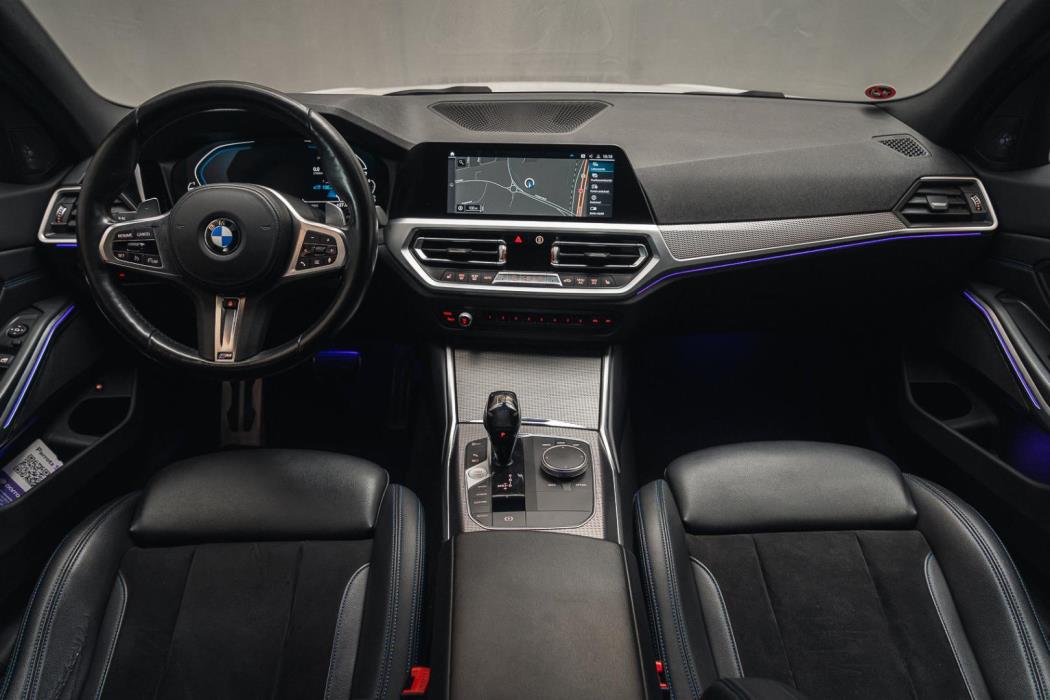 BMW 330 2019