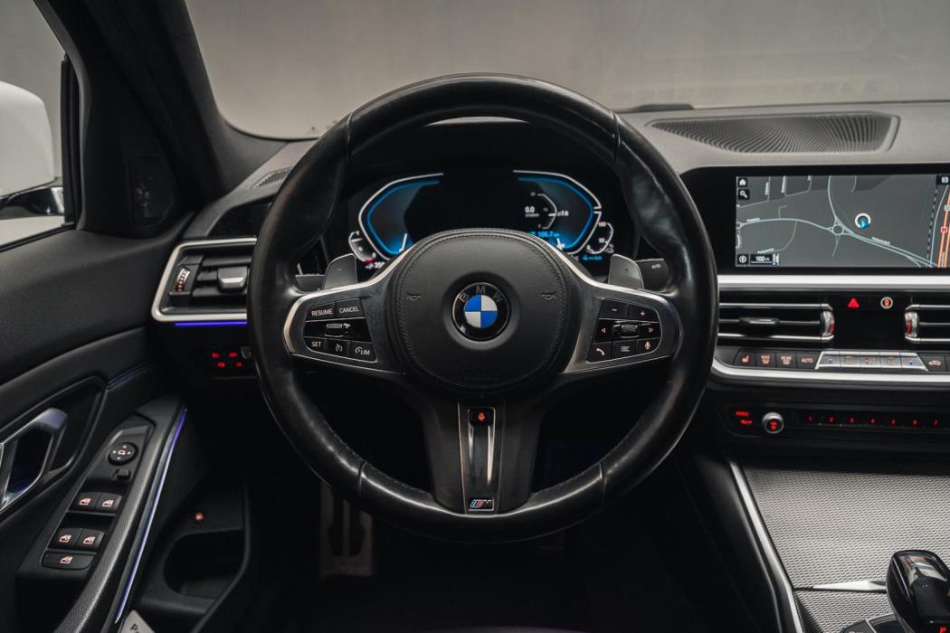 BMW 330 2019