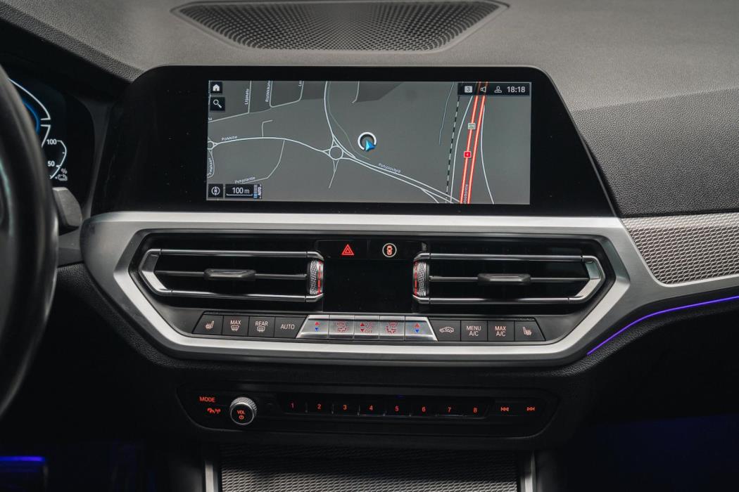 BMW 330 2019