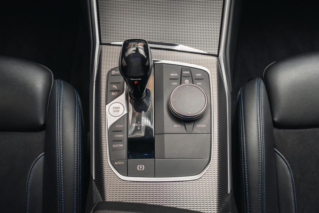 BMW 330 2019