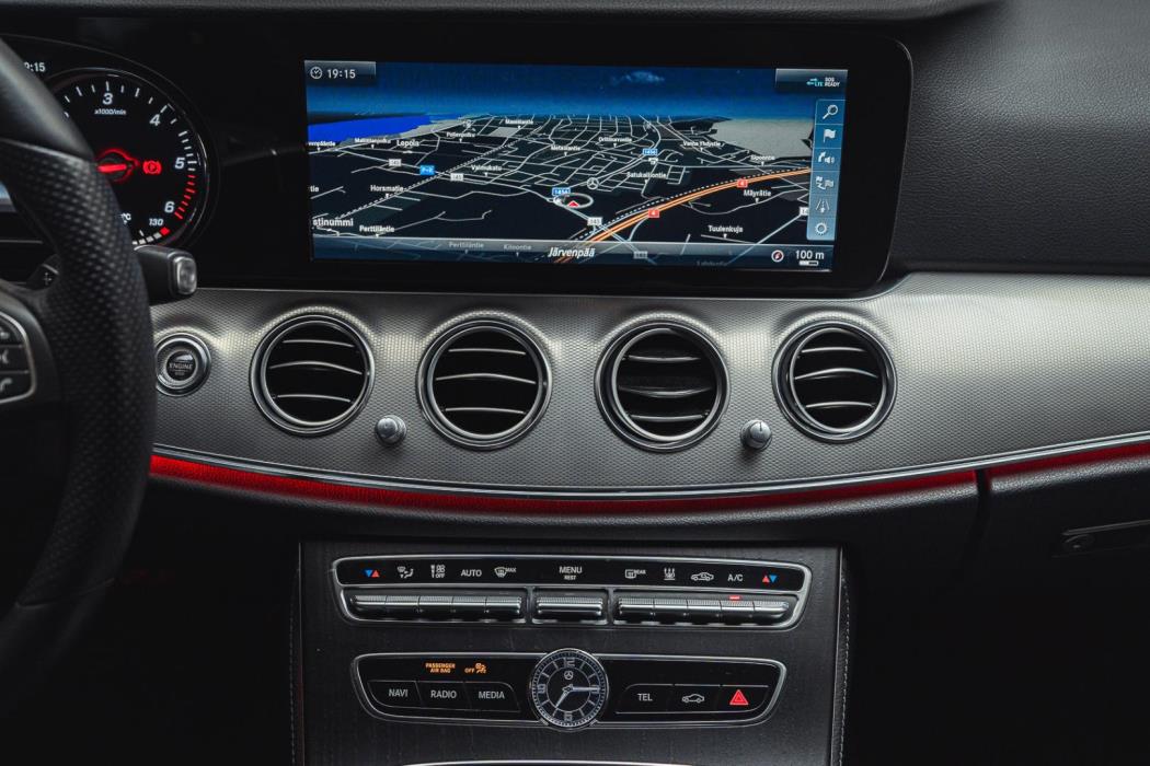 MERCEDES-BENZ E 2018