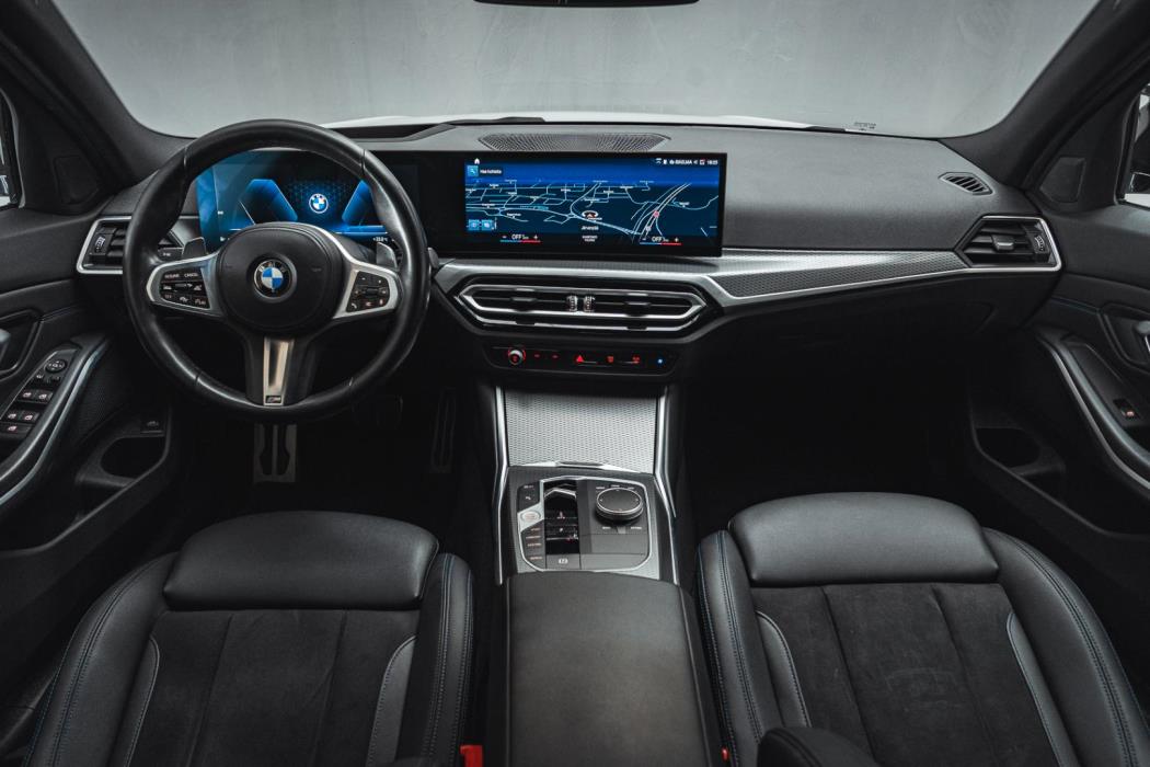 BMW 330 2023