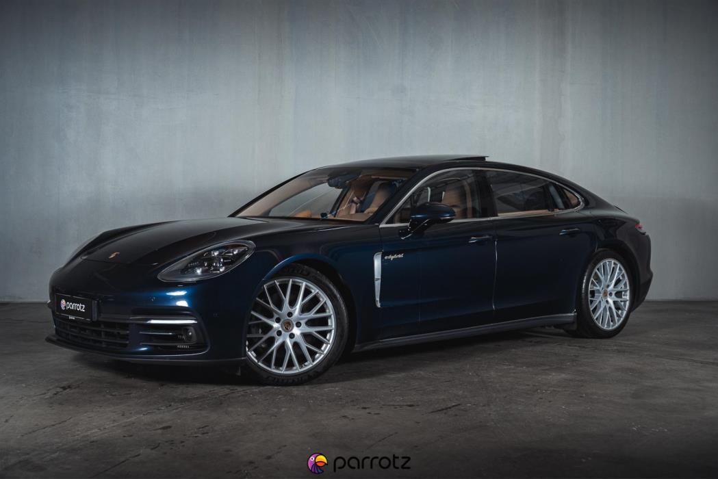 PORSCHE Panamera 2017