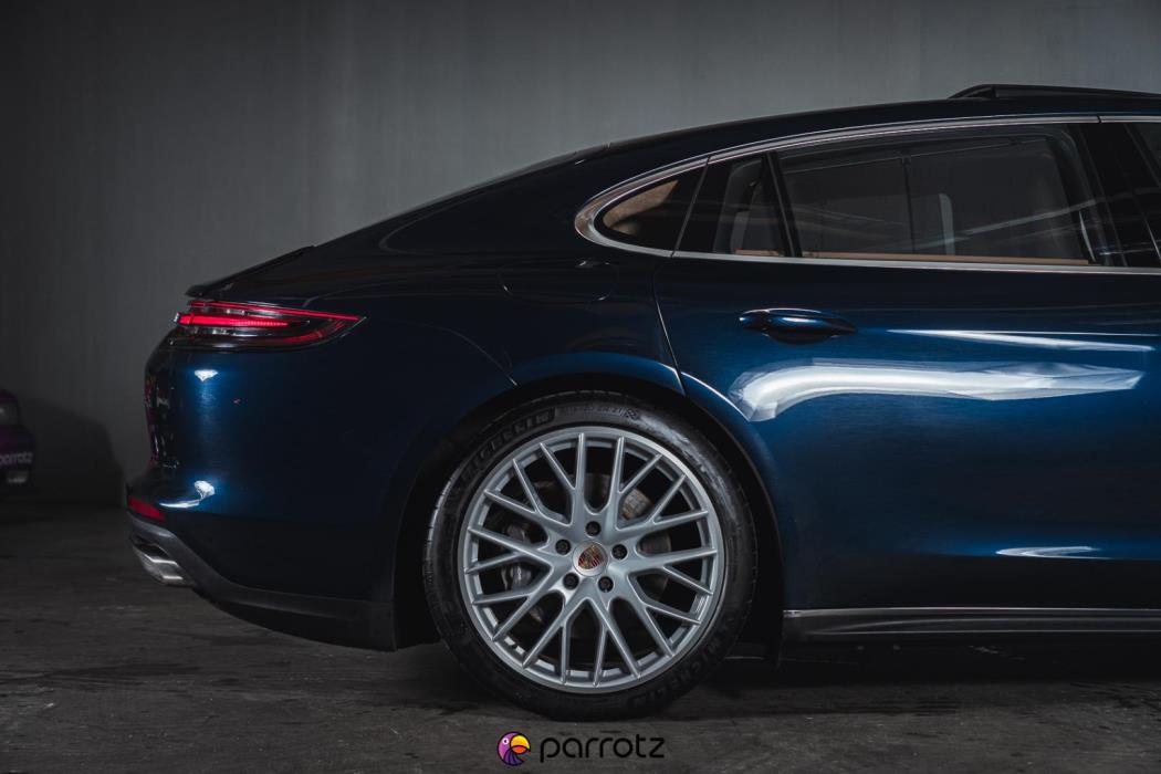 PORSCHE Panamera 2017