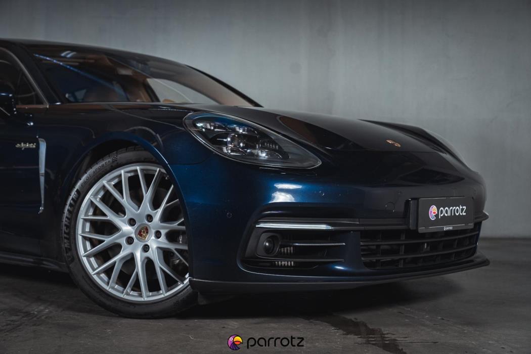 PORSCHE Panamera 2017