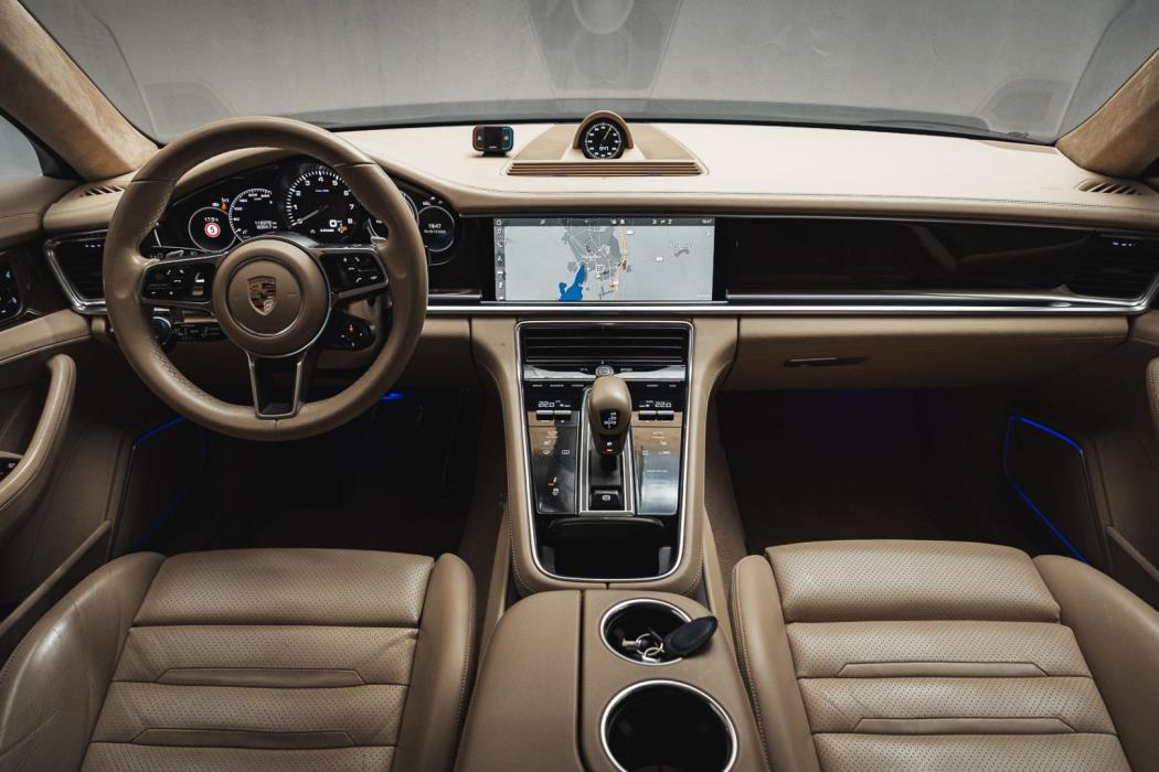 PORSCHE Panamera 2017