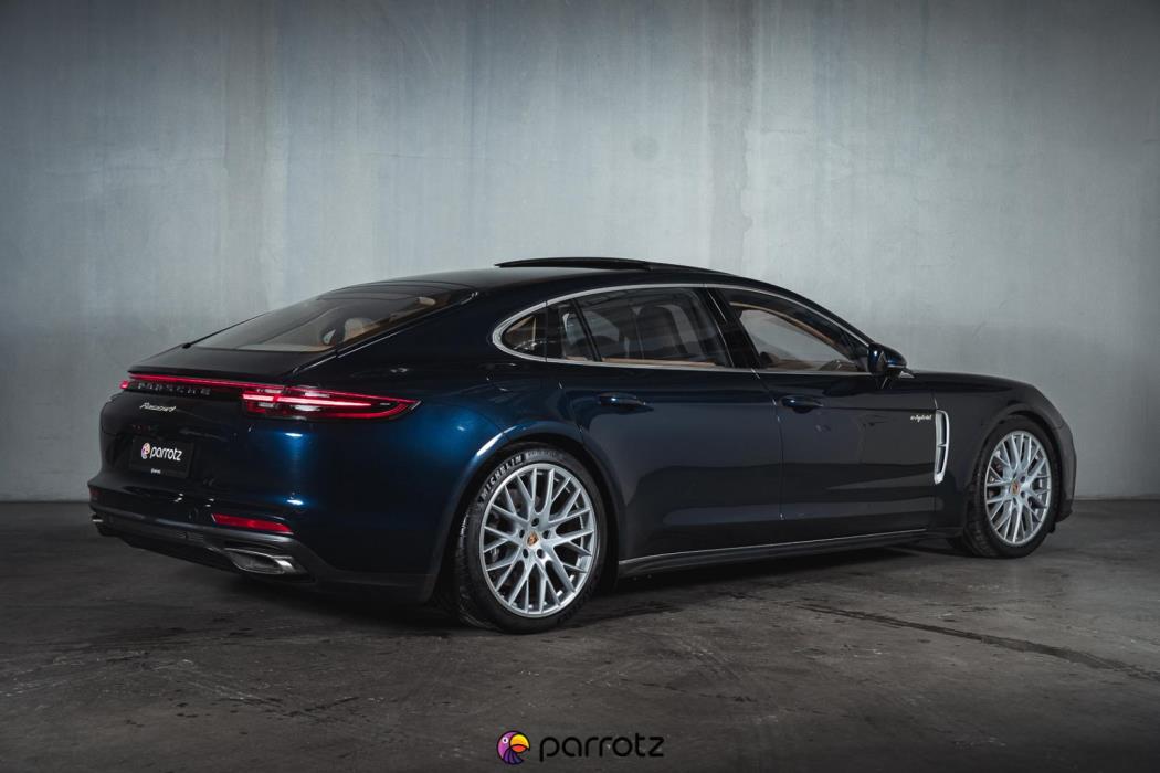 PORSCHE Panamera 2017