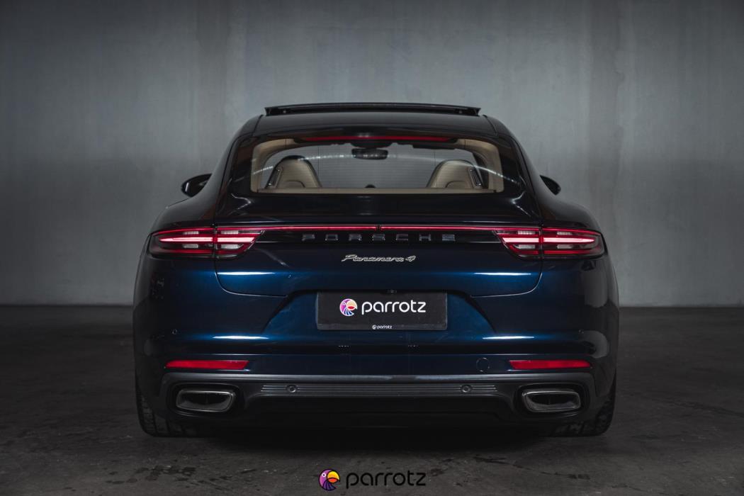 PORSCHE Panamera 2017