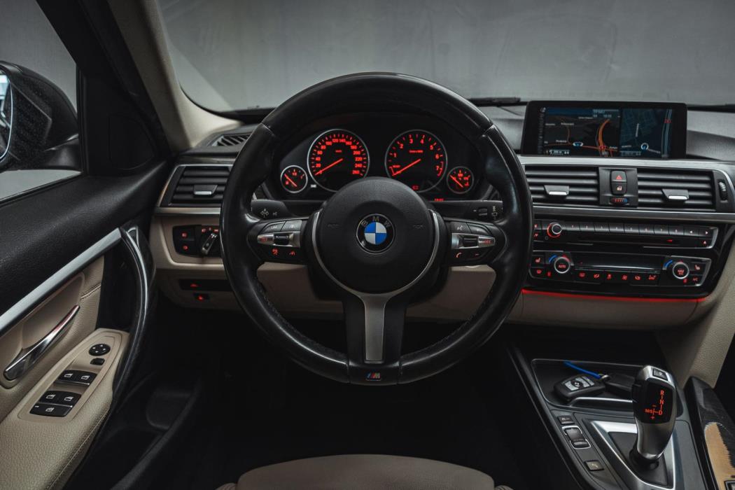 BMW 330 2017