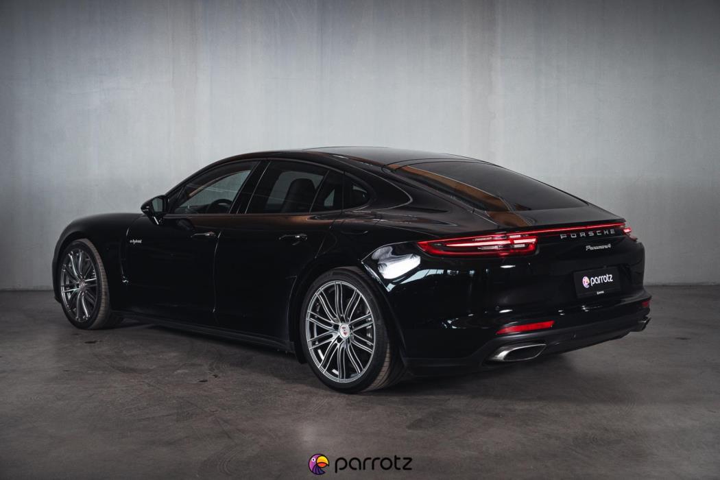 PORSCHE Panamera 2018