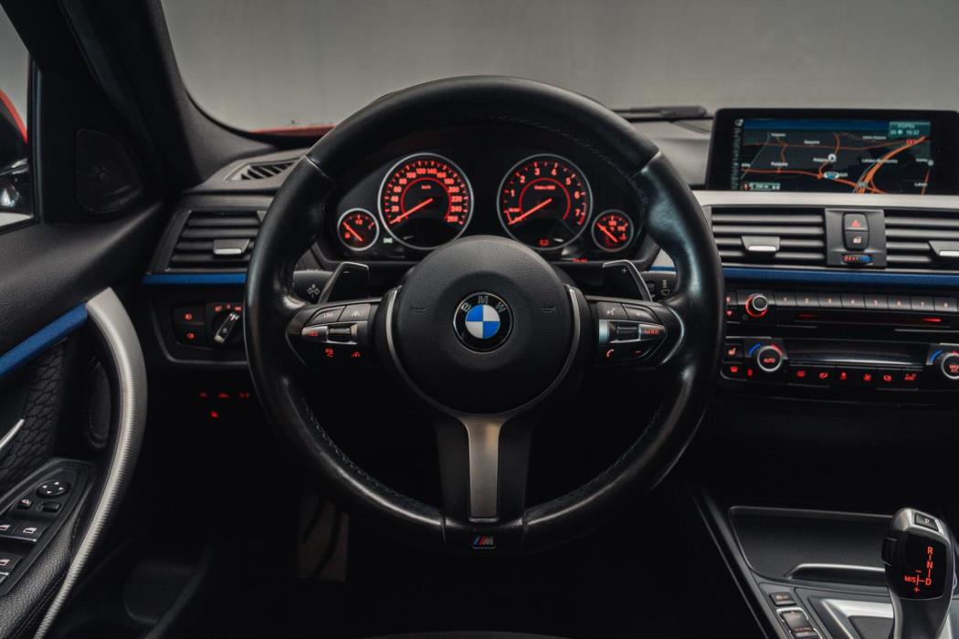 BMW 330 2016
