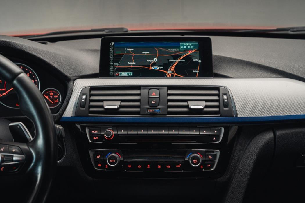 BMW 330 2016