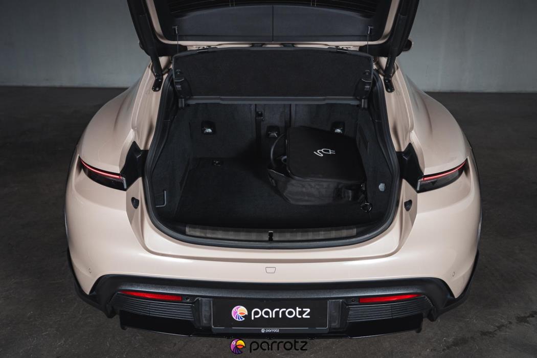 PORSCHE Taycan 2021