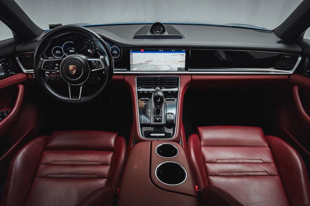 PORSCHE Panamera 2018