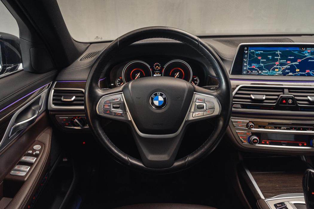 BMW 740 2017