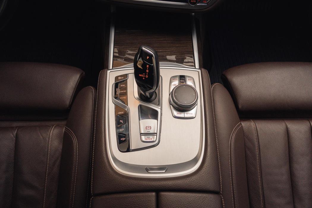 BMW 740 2017