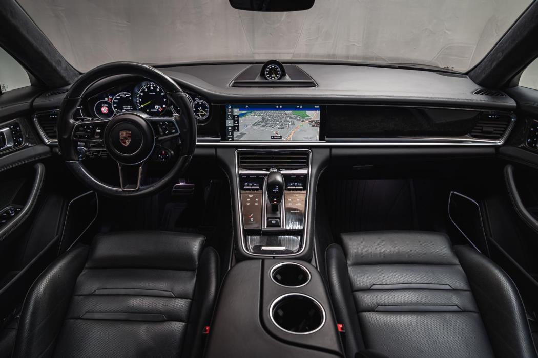 PORSCHE Panamera 2017