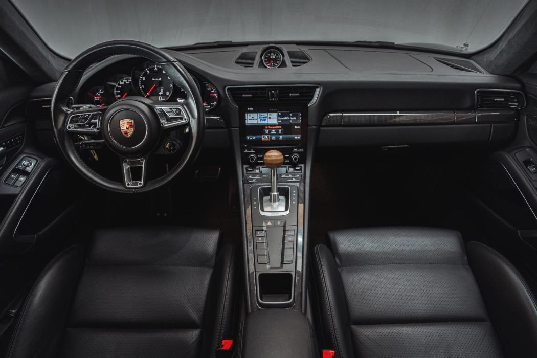 PORSCHE 911 2017