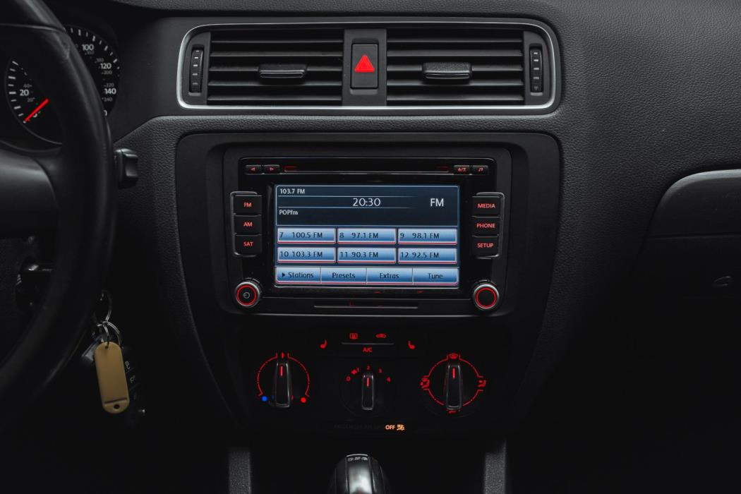 VOLKSWAGEN Jetta 2013