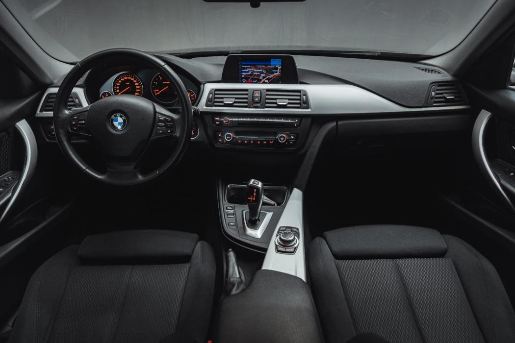 BMW 320 2012