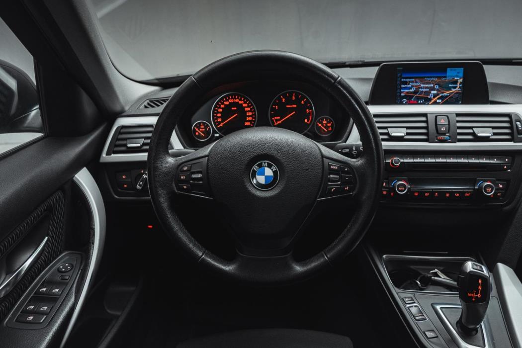 BMW 320 2012