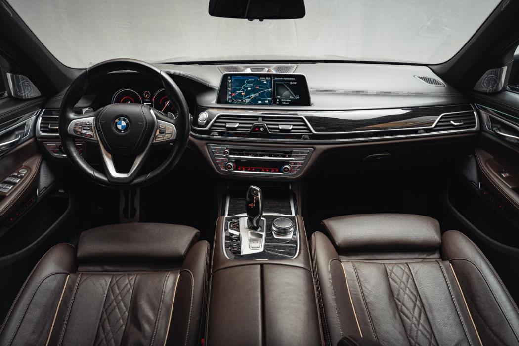 BMW 740 2017