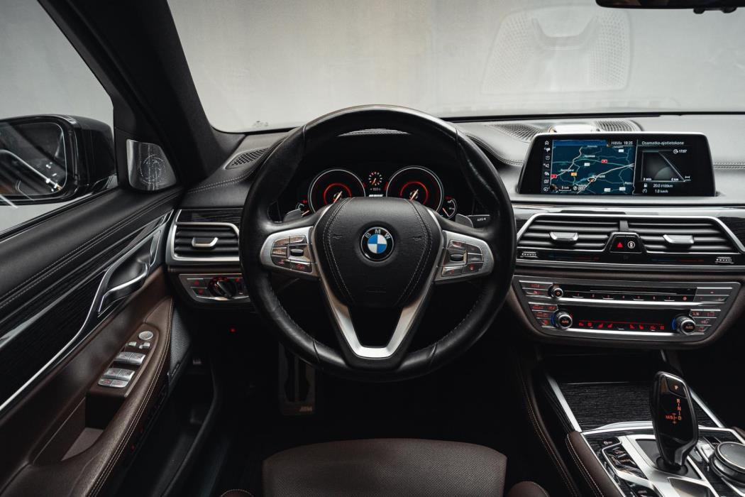 BMW 740 2017