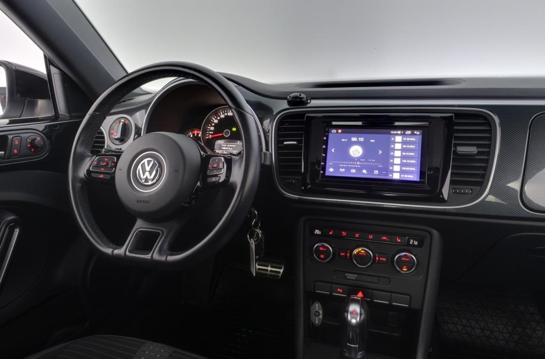 VOLKSWAGEN Beetle 2012
