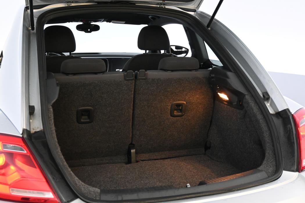 VOLKSWAGEN Beetle 2012